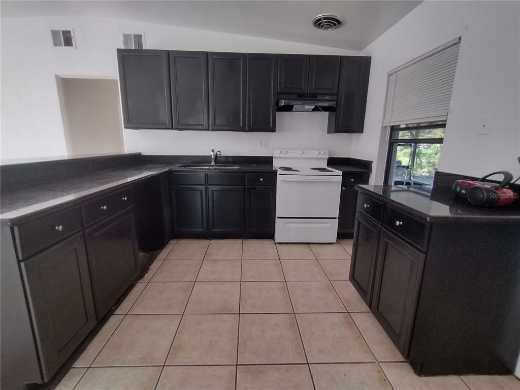 Property Photo:  922 Hacienda Court  FL 32808 