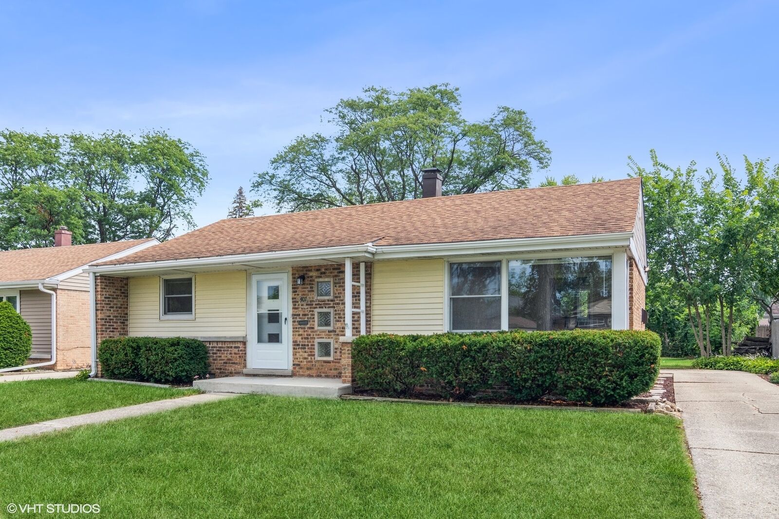 Property Photo:  407 N Oak Street  IL 60126 