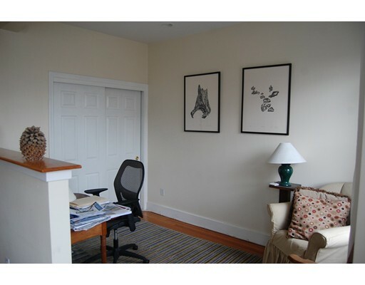 Property Photo:  17 Green Street 5  MA 02446 