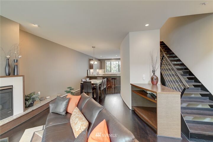 Property Photo: 10410 NE 12th Street 103 WA 98004