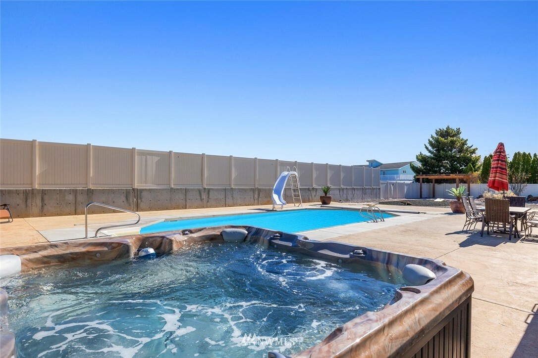 Property Photo:  419 Lakeside Way SW  WA 99349 