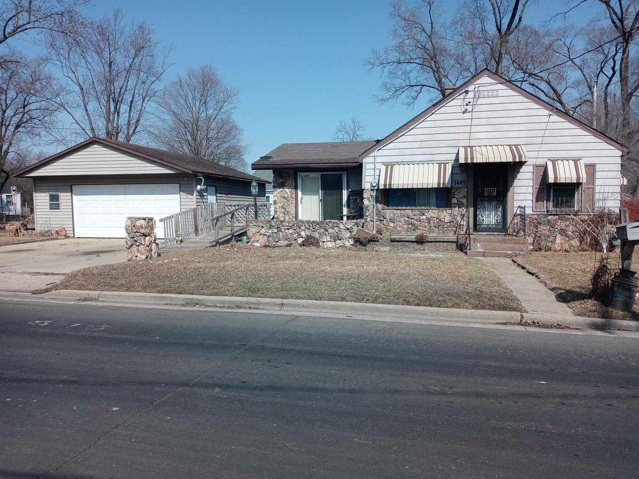 1445 Bayliss Ave  Beloit WI 53511 photo