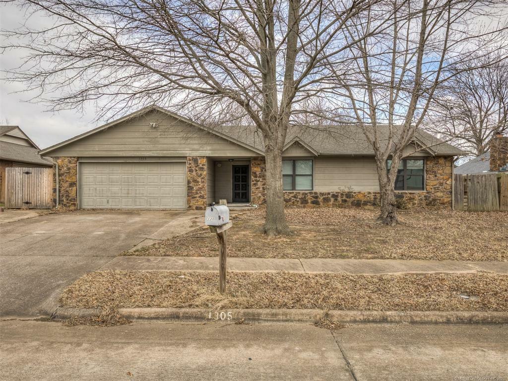 Property Photo:  1305 S 33rd Street  OK 74014 