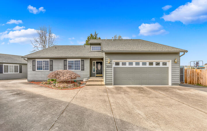 2211 Smokethorn Way  Medford OR 97504 photo