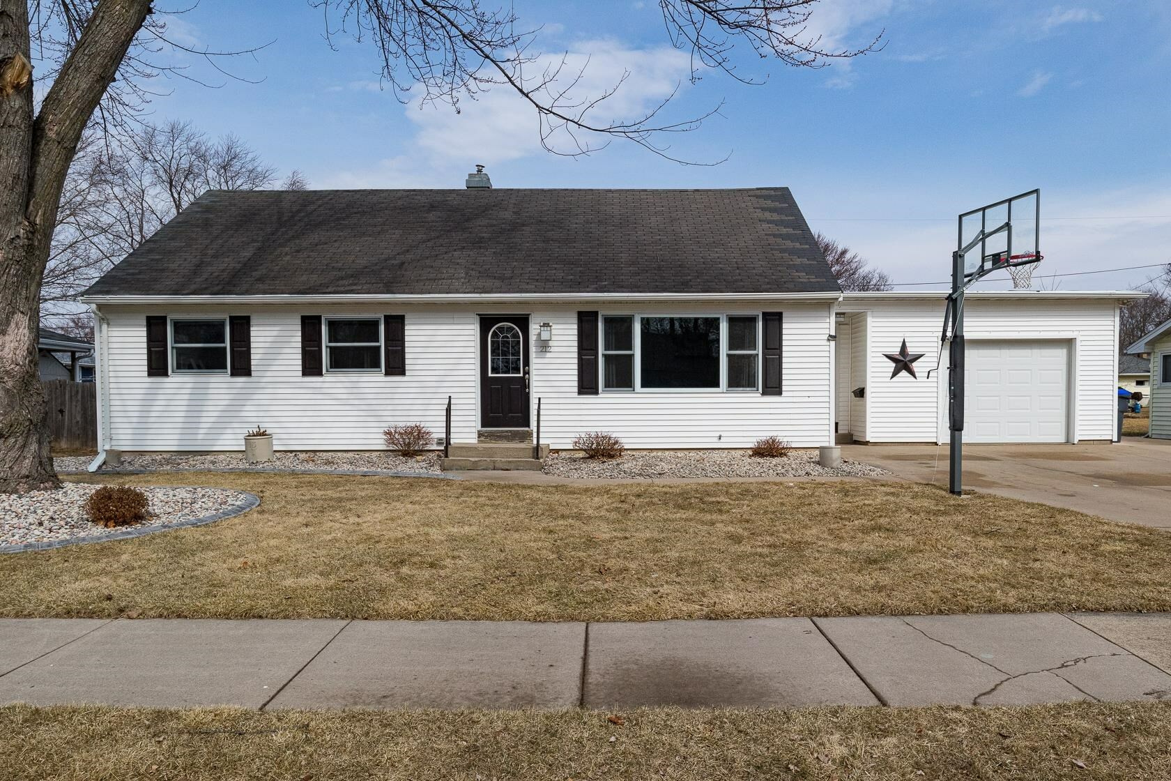 Property Photo:  212 Edgewood Drive  WI 54956 