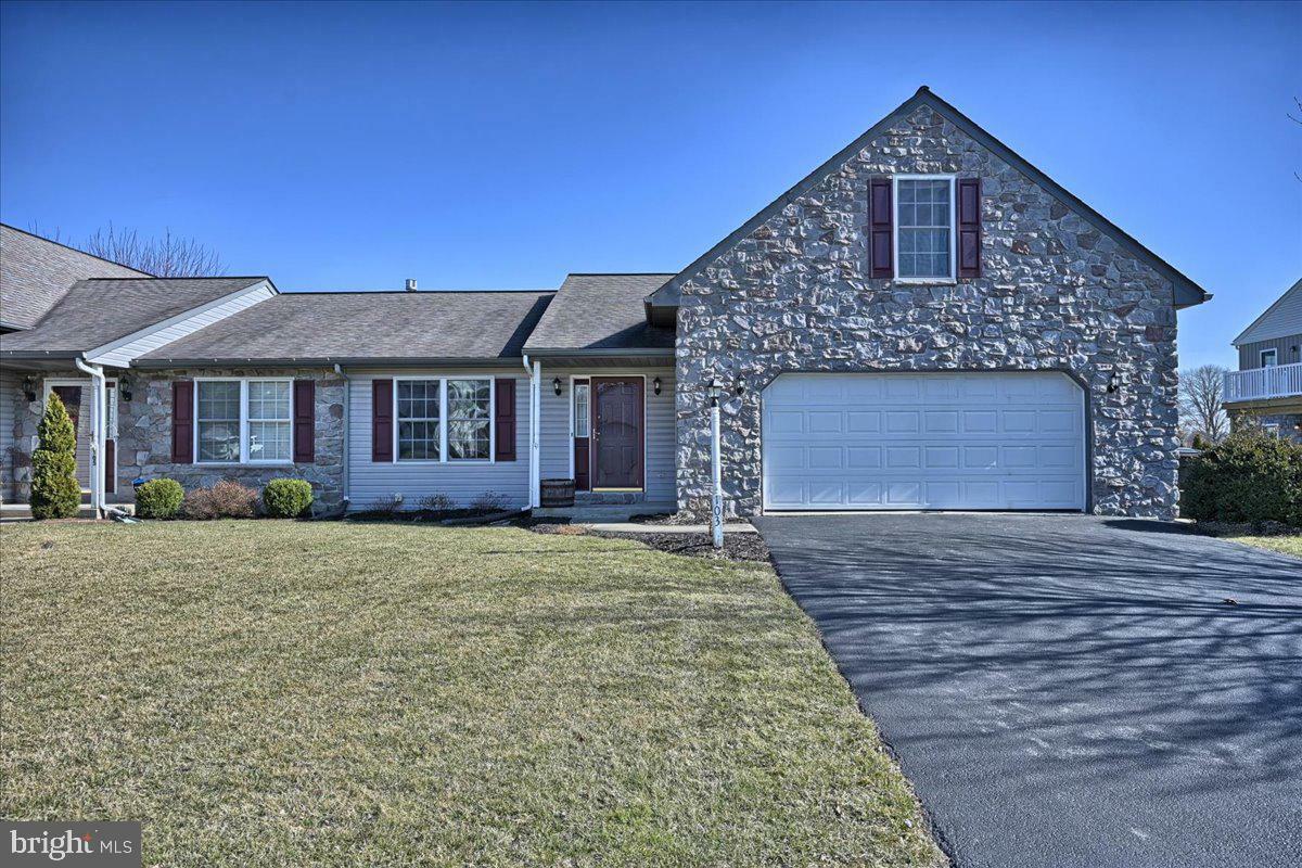 Property Photo: 103 Queen Annes Way PA 17522