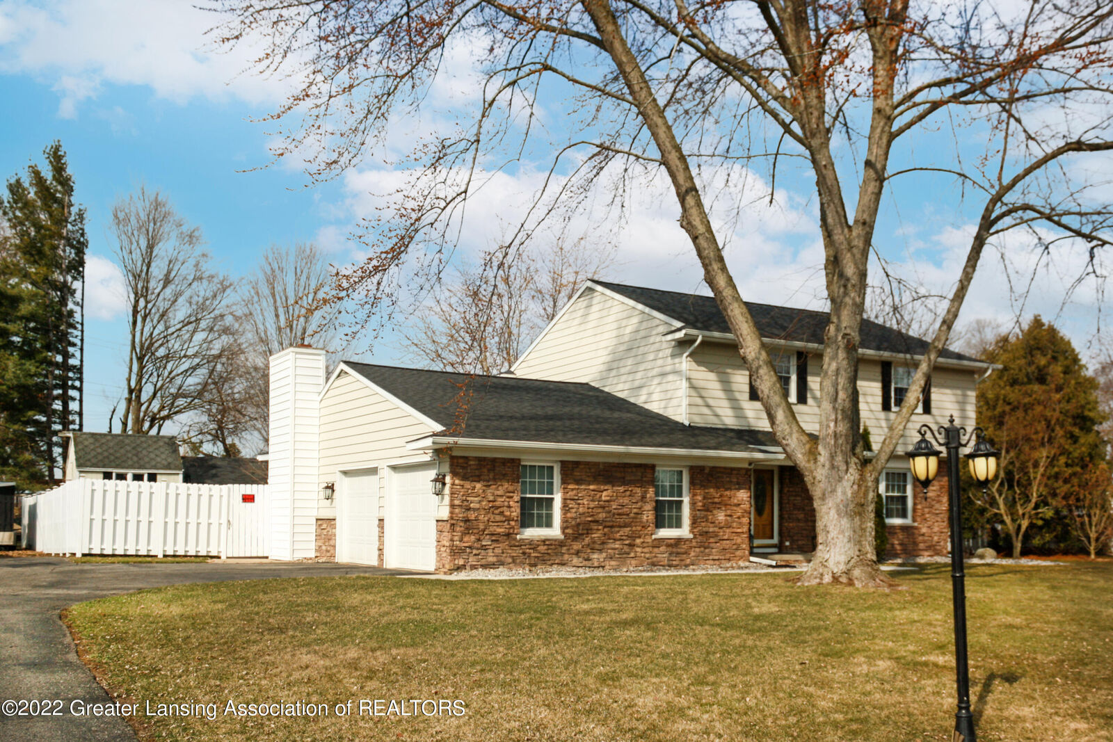 Property Photo:  1923 Walmar Drive  MI 48917 