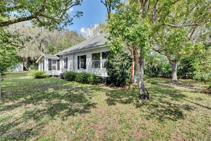 Property Photo:  254 NE 1st Street  FL 32732 