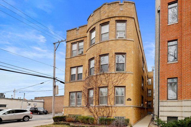 2541 W Balmoral Avenue 2S  Chicago IL 60625 photo