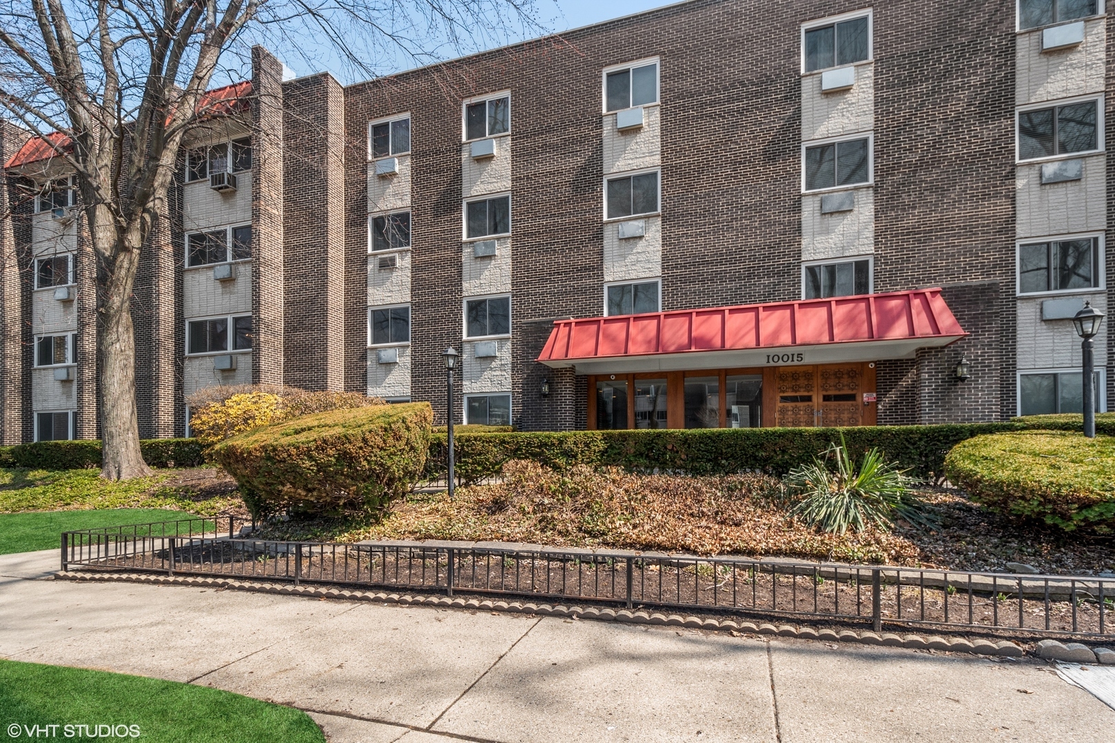 Property Photo:  10015 Beverly Drive 206  IL 60076 