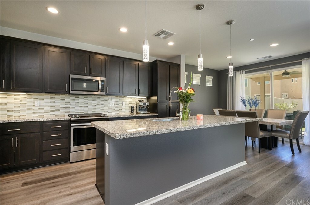Property Photo: 38553 Rosegate Place CA 92563