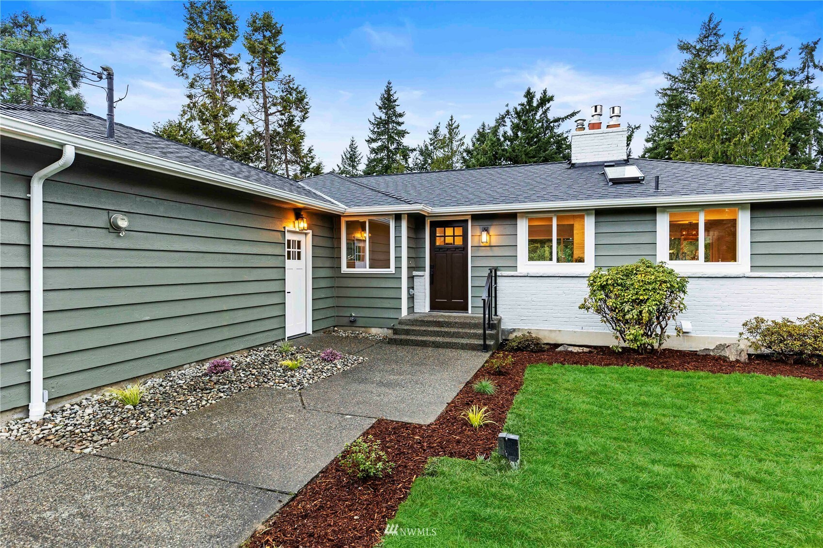 Property Photo:  19114 88th Avenue W  WA 98026 