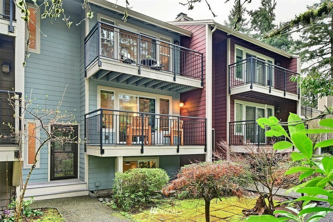 Property Photo: 832 N 161st Place WA 98133