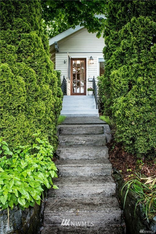 Property Photo: 2410 Broadway WA 98225