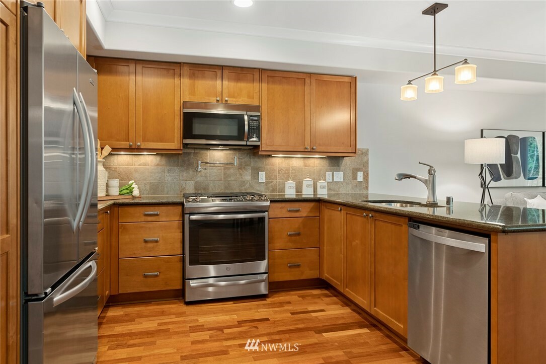 Property Photo:  18609 SE Newport Way 308  WA 98027 