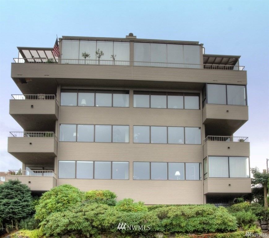 Property Photo: 507 N 3rd Street WA 98403