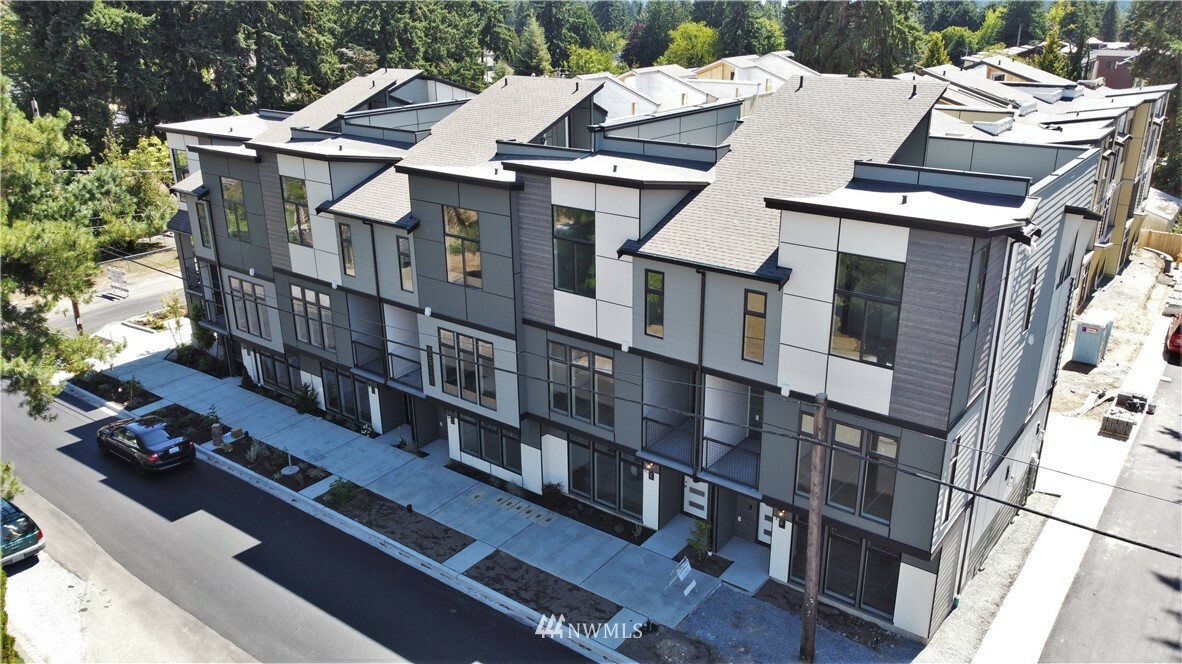 Property Photo: 21525 50th Avenue W C WA 98043