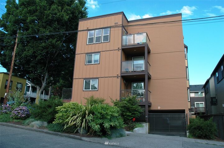 Property Photo:  209 N 39th Street 301  WA 98103 