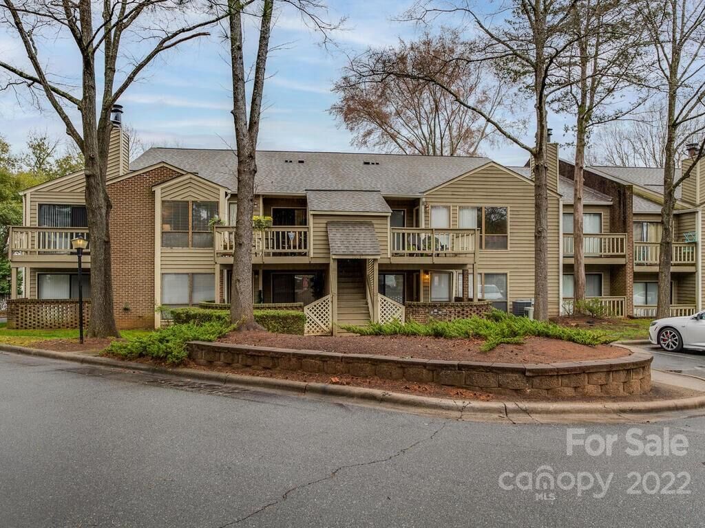 Property Photo:  1604 Sharon Road W 27  NC 28210 