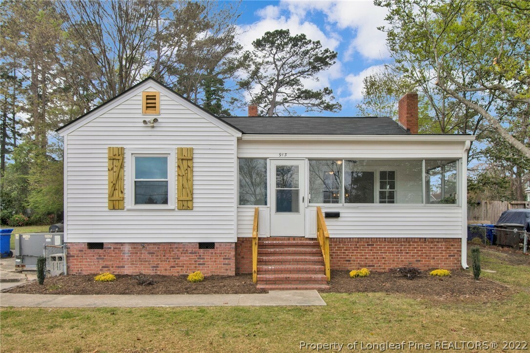 Property Photo: 913 Chester Circle NC 28303