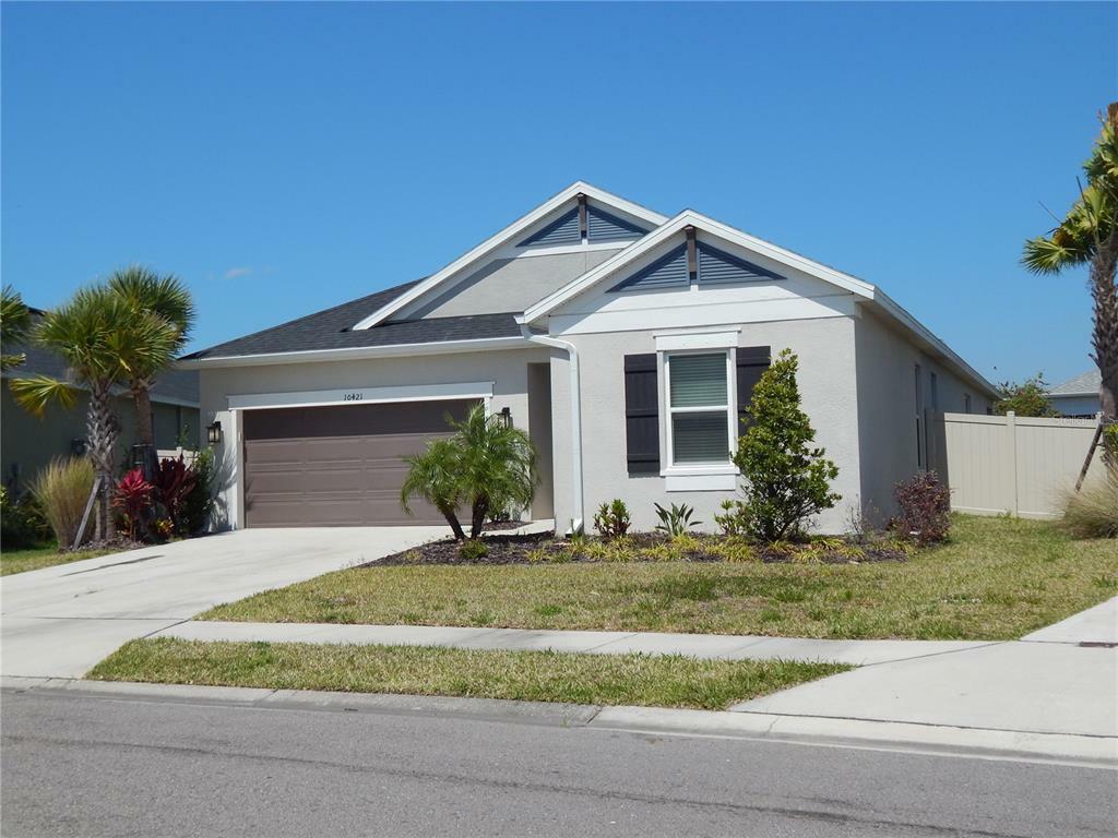 Property Photo: 10421 Macfarlane Place FL 34221