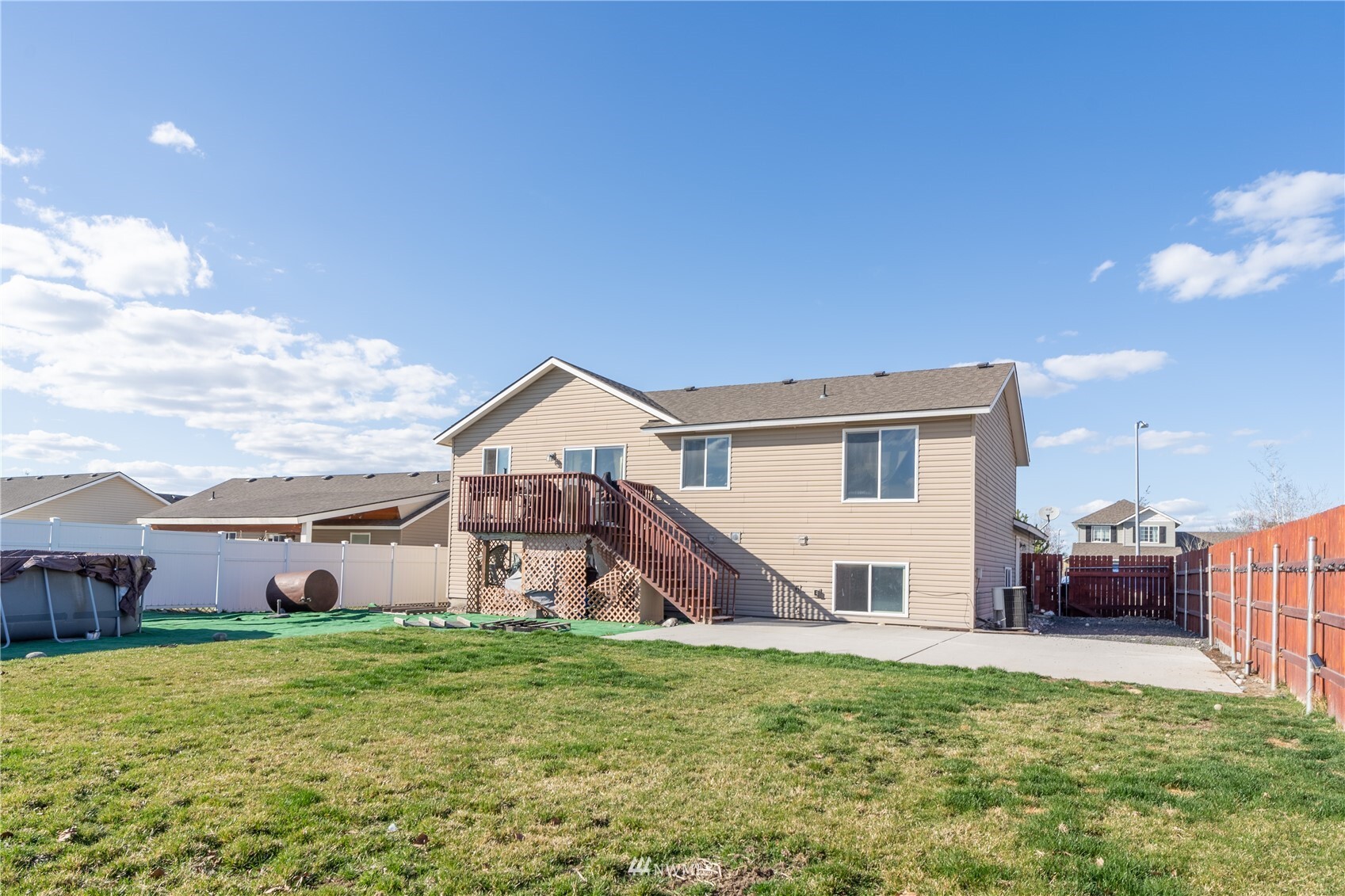 Property Photo: 1113 W Luta Street WA 98837