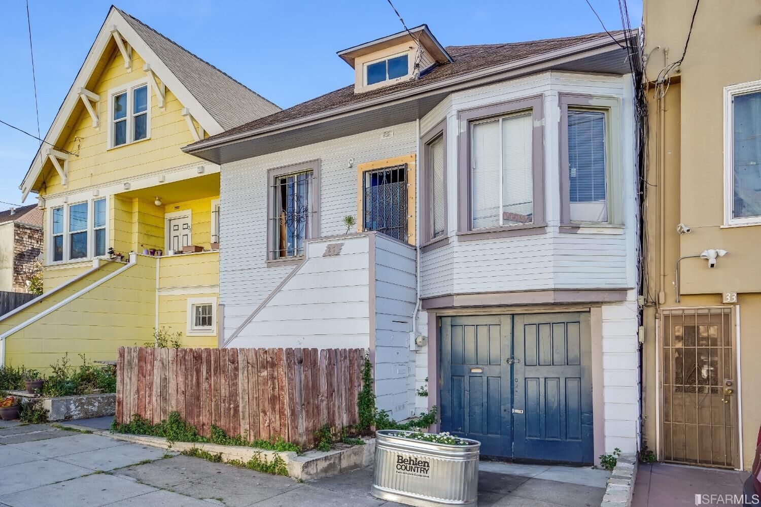 Property Photo:  27 Reddy Street  CA 94124 