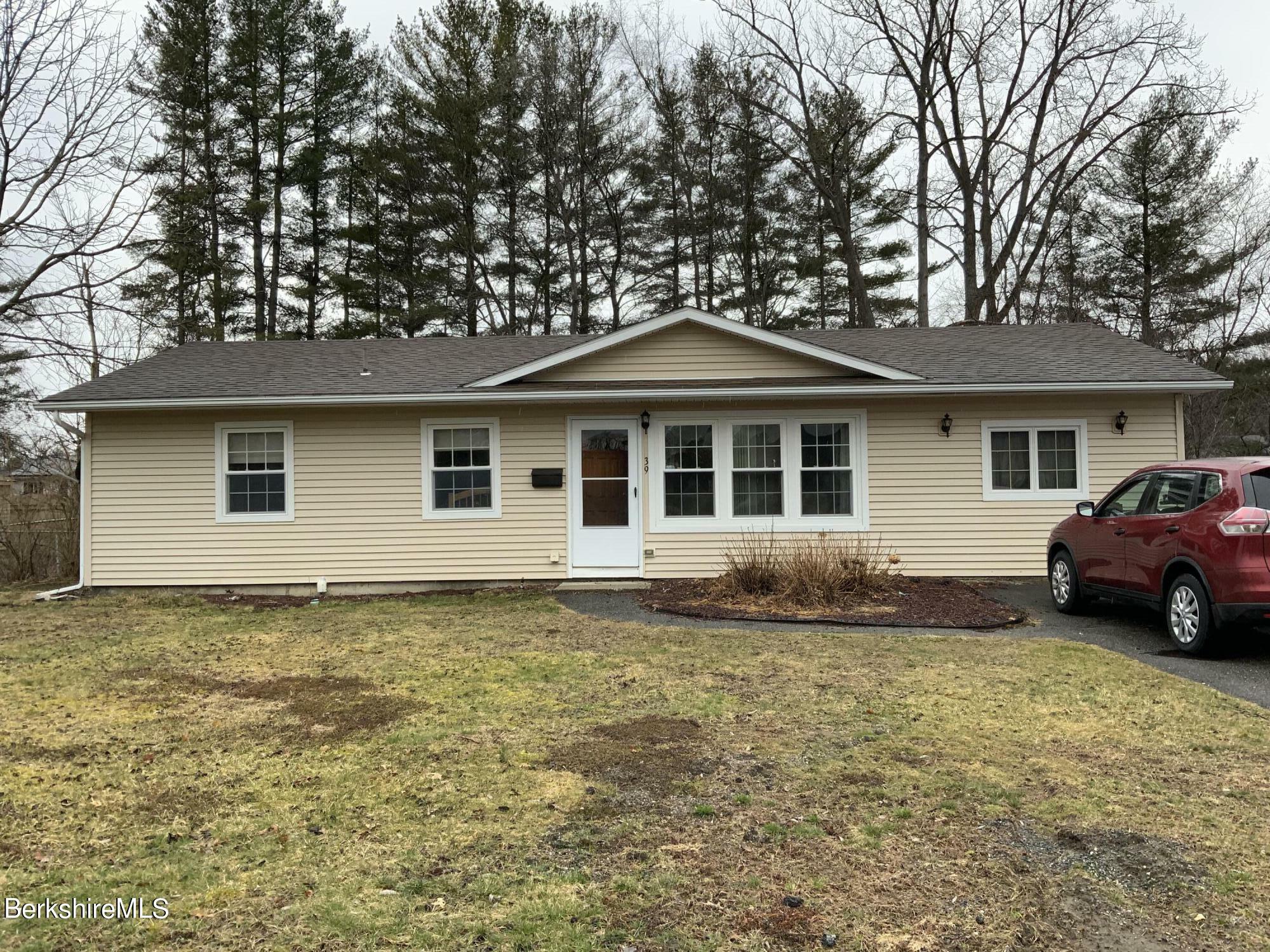 39 Bushey Rd  Pittsfield MA 01201 photo
