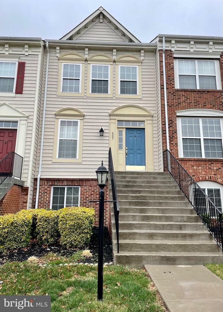 Property Photo: 537 Edmonton Terrace NE VA 20176