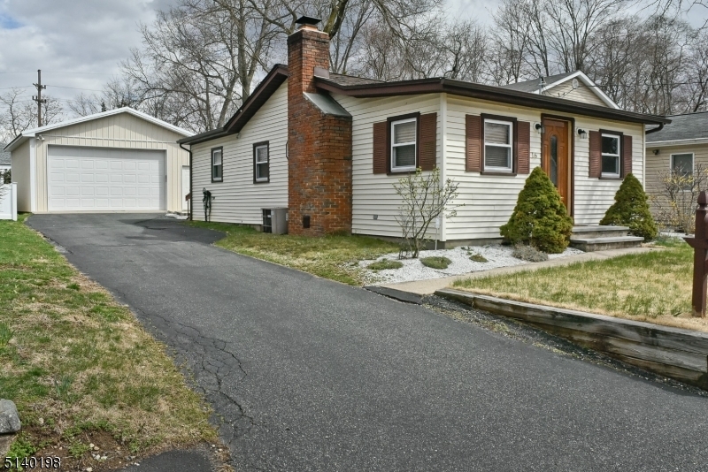 Property Photo:  16 Merrie Trl  NJ 07834 