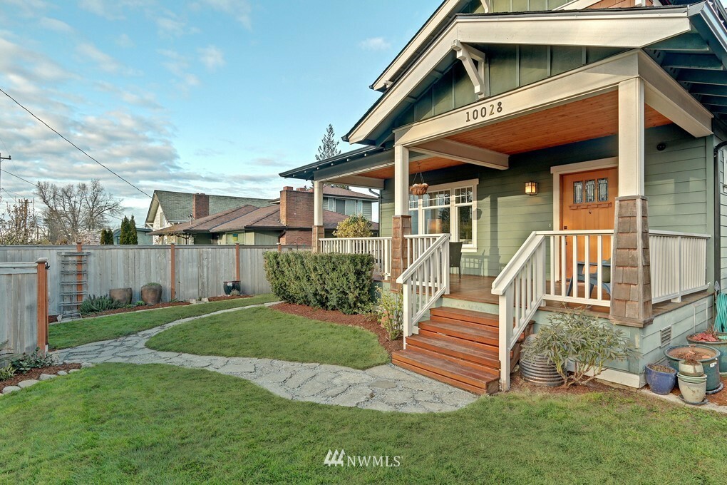 Property Photo:  10028 62nd Avenue S  WA 98178 