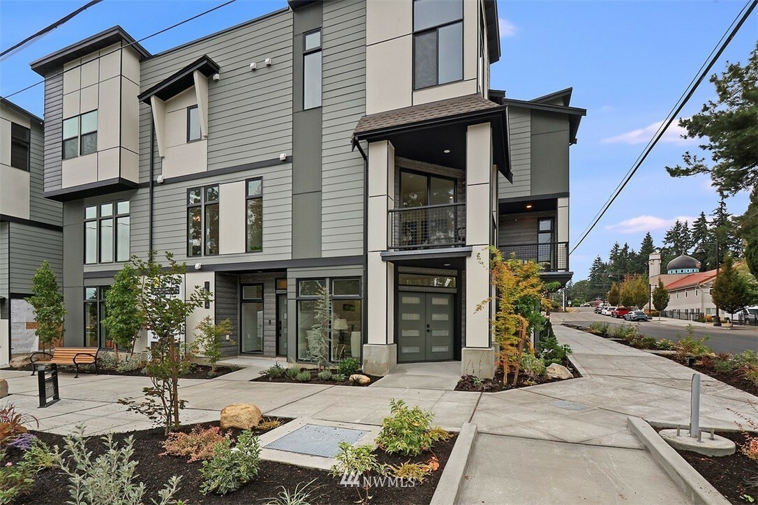 Property Photo: 21511 50th Avenue W F WA 98043