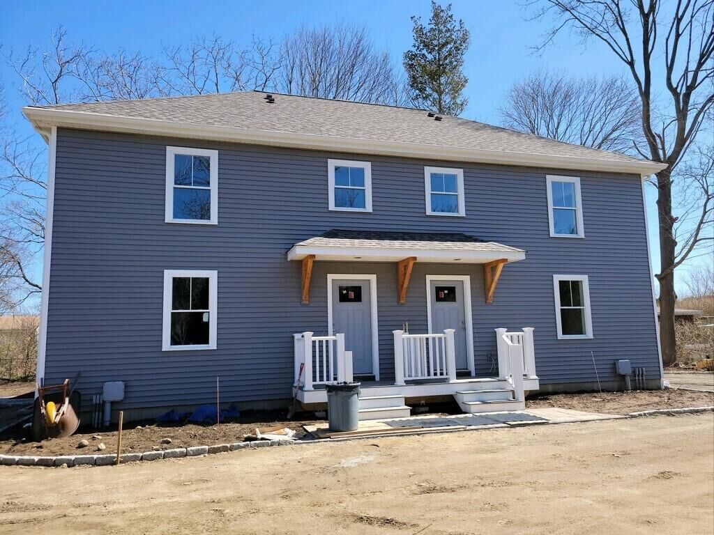 Property Photo: 293 Kenyon Av, Unit#B RI 02879