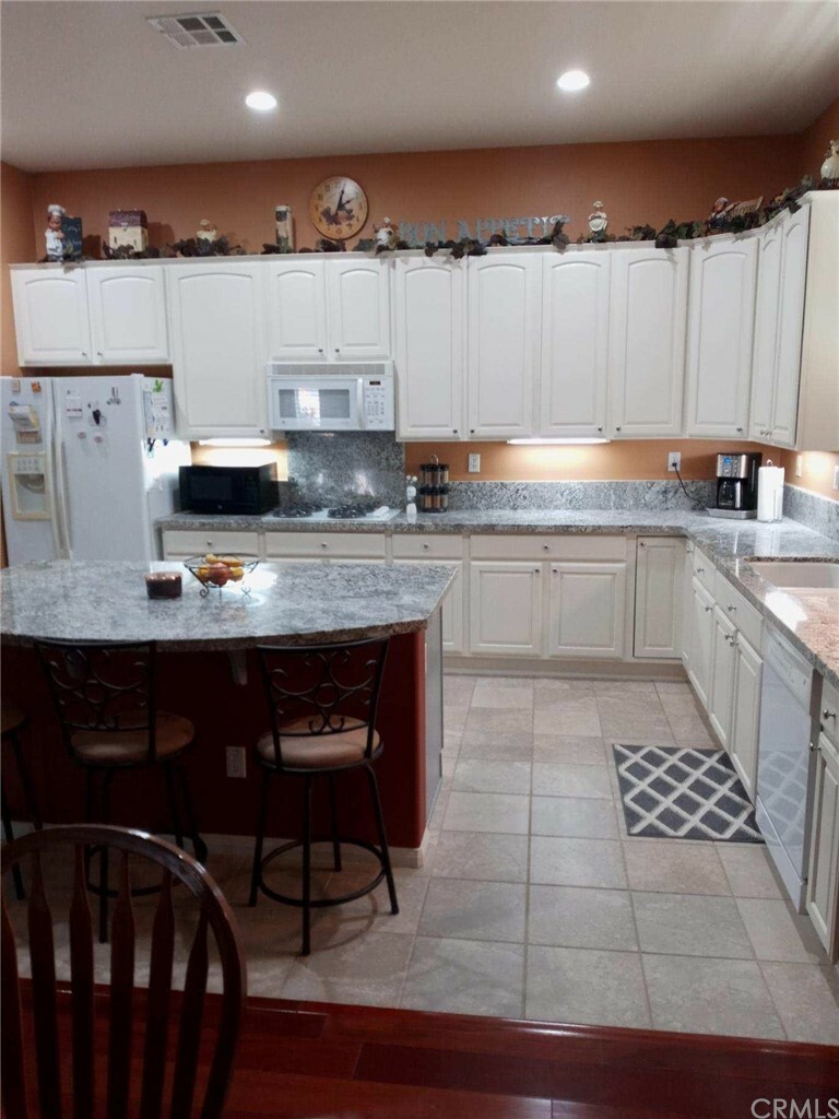 Property Photo:  956 Gleneagles Road  CA 92223 