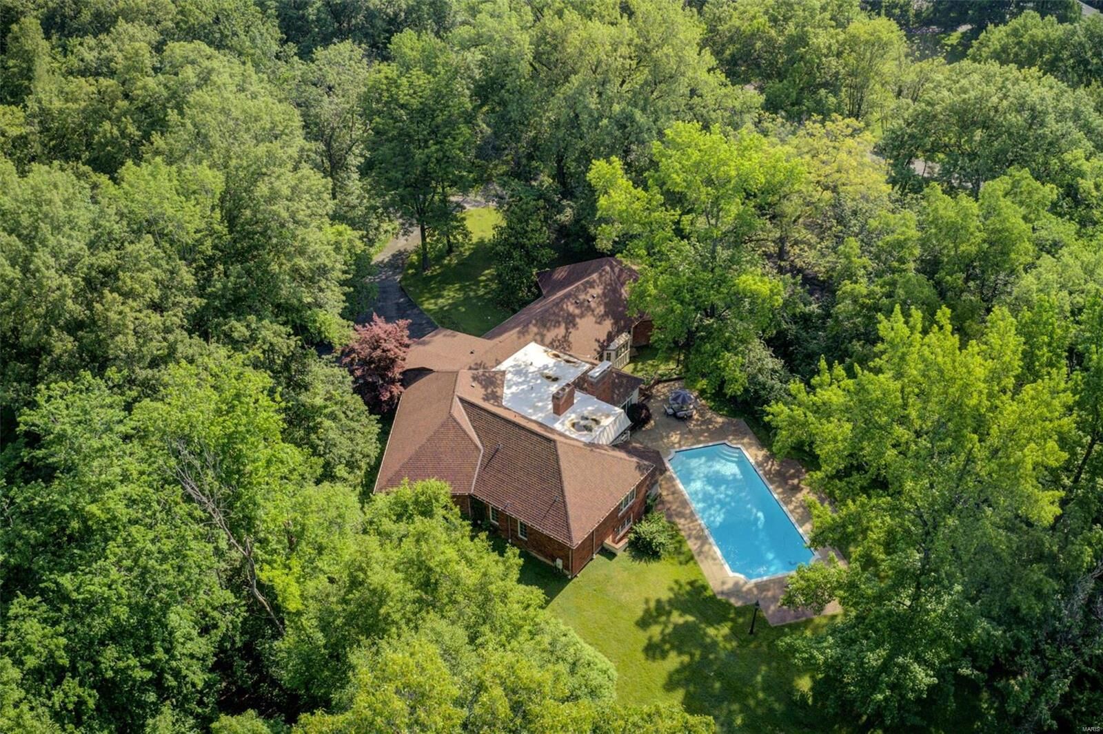 Property Photo:  10 Upper Barnes Road  MO 63124 