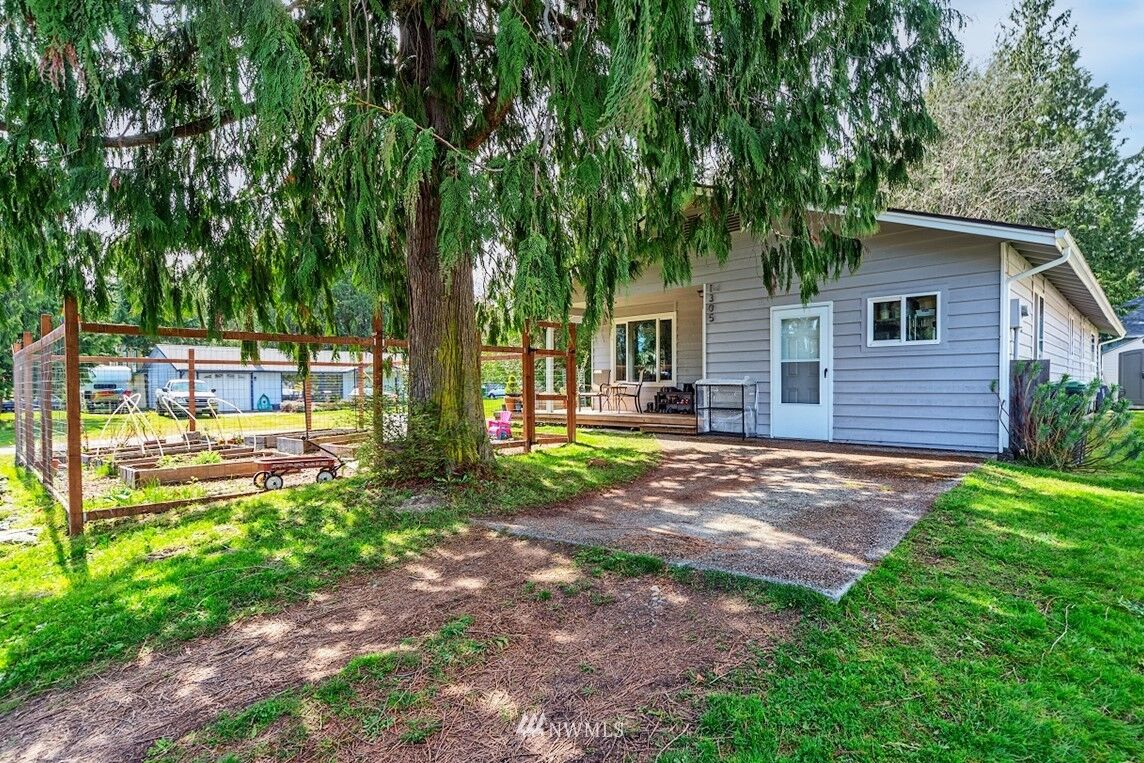 Property Photo:  1305 Logan Street  WA 98368 
