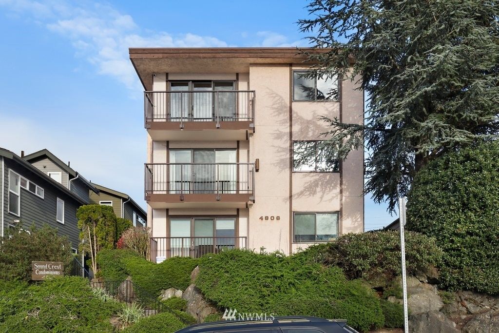 Property Photo:  4806 42nd Avenue SW 5  WA 98116 