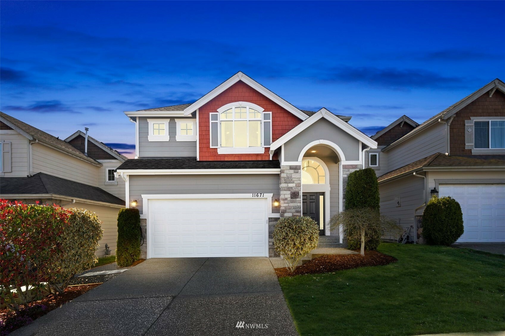 Property Photo: 11671 SE 217th Place WA 98031