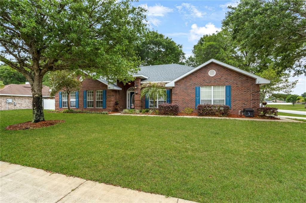 Property Photo: 601 Autumn Fern Lane FL 32720