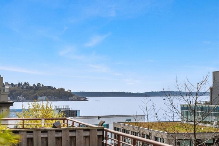 Property Photo:  2717 Western Avenue 3004  WA 98121 
