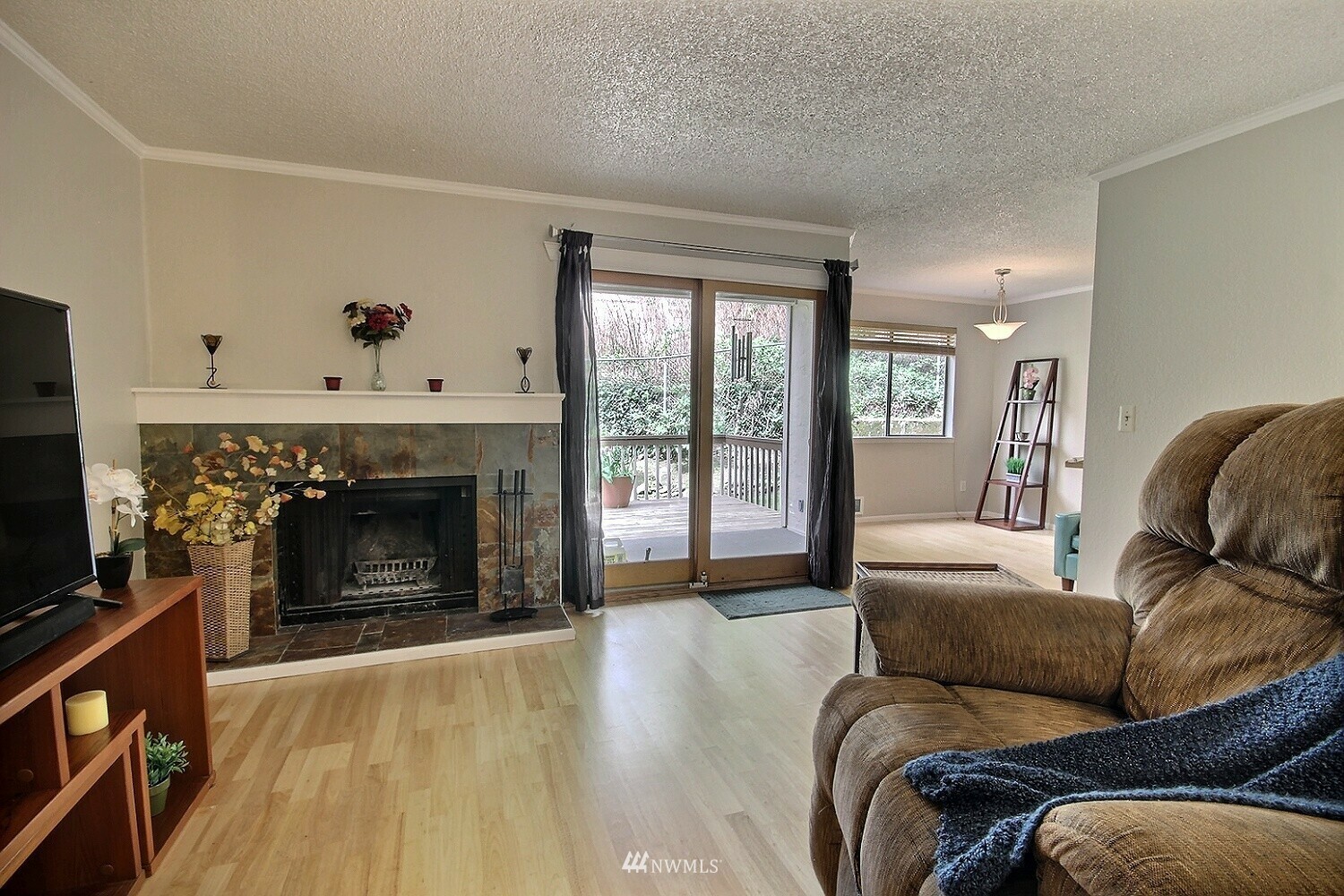 Property Photo:  19818 15th Avenue NE 101  WA 98155 