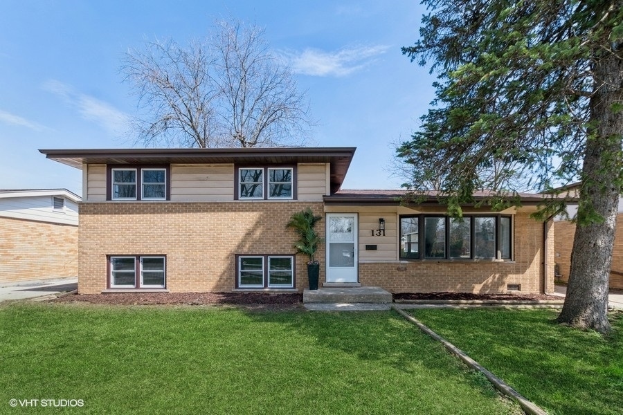 Property Photo:  131 N Mayfair Place  IL 60411 