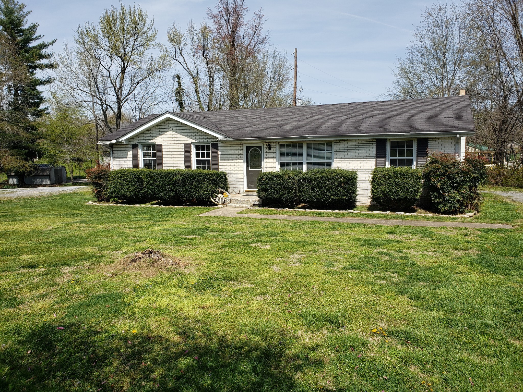 Property Photo:  1404 Dogwood Ln  TN 37083 