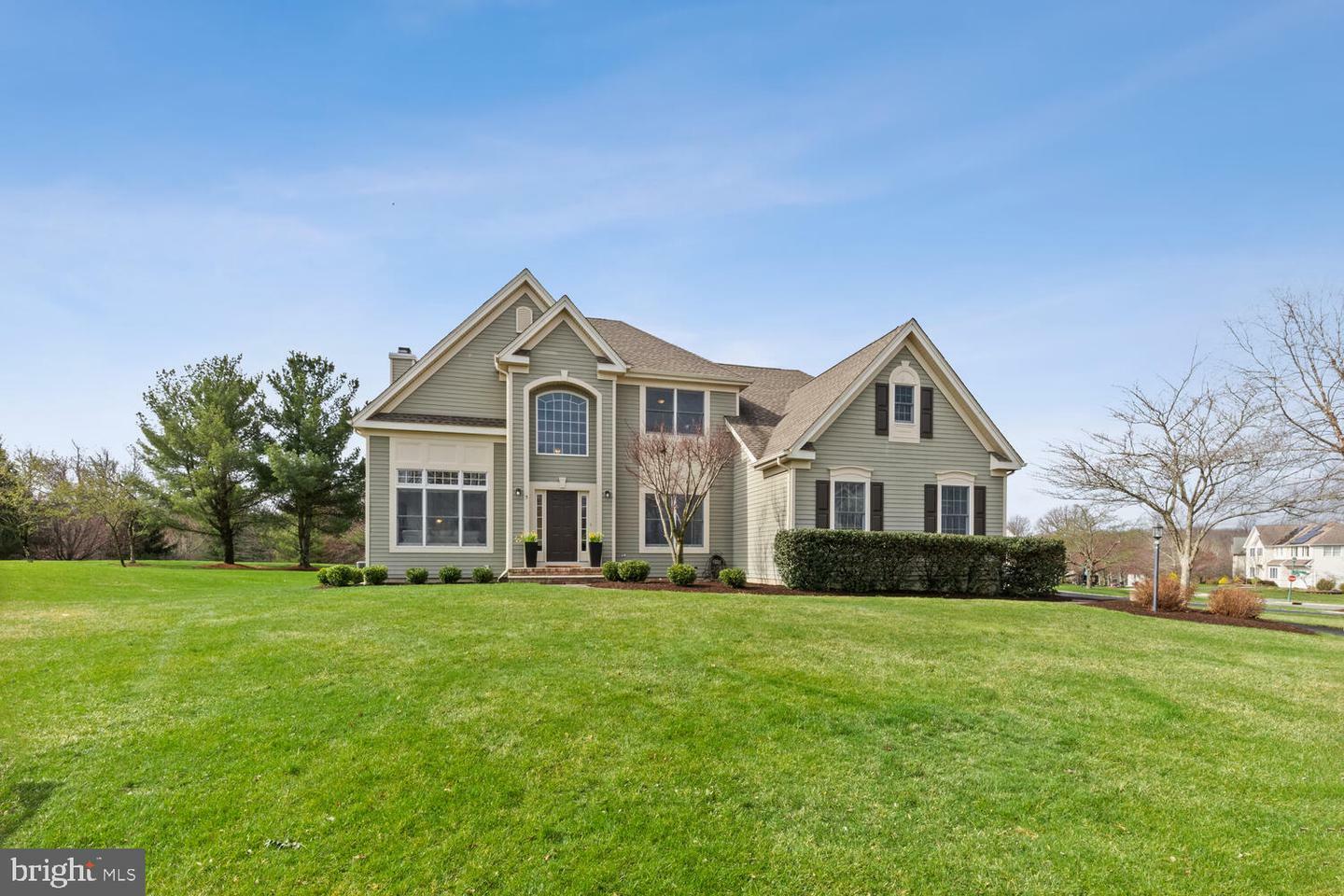 Property Photo:  5 Interlachen Court  NJ 08558 