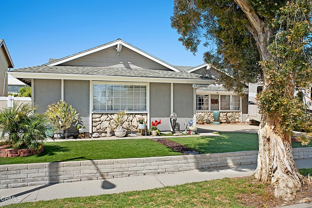 Property Photo:  325 Lakewood Avenue  CA 93004 