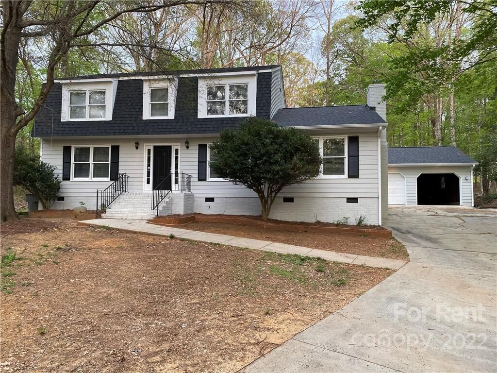 Property Photo:  1112 Spring Fall Court  NC 28213 