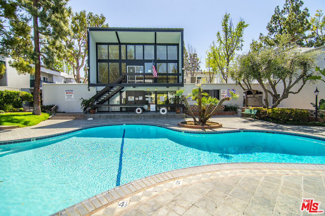 Property Photo: 18645 Hatteras St 214 CA 91356