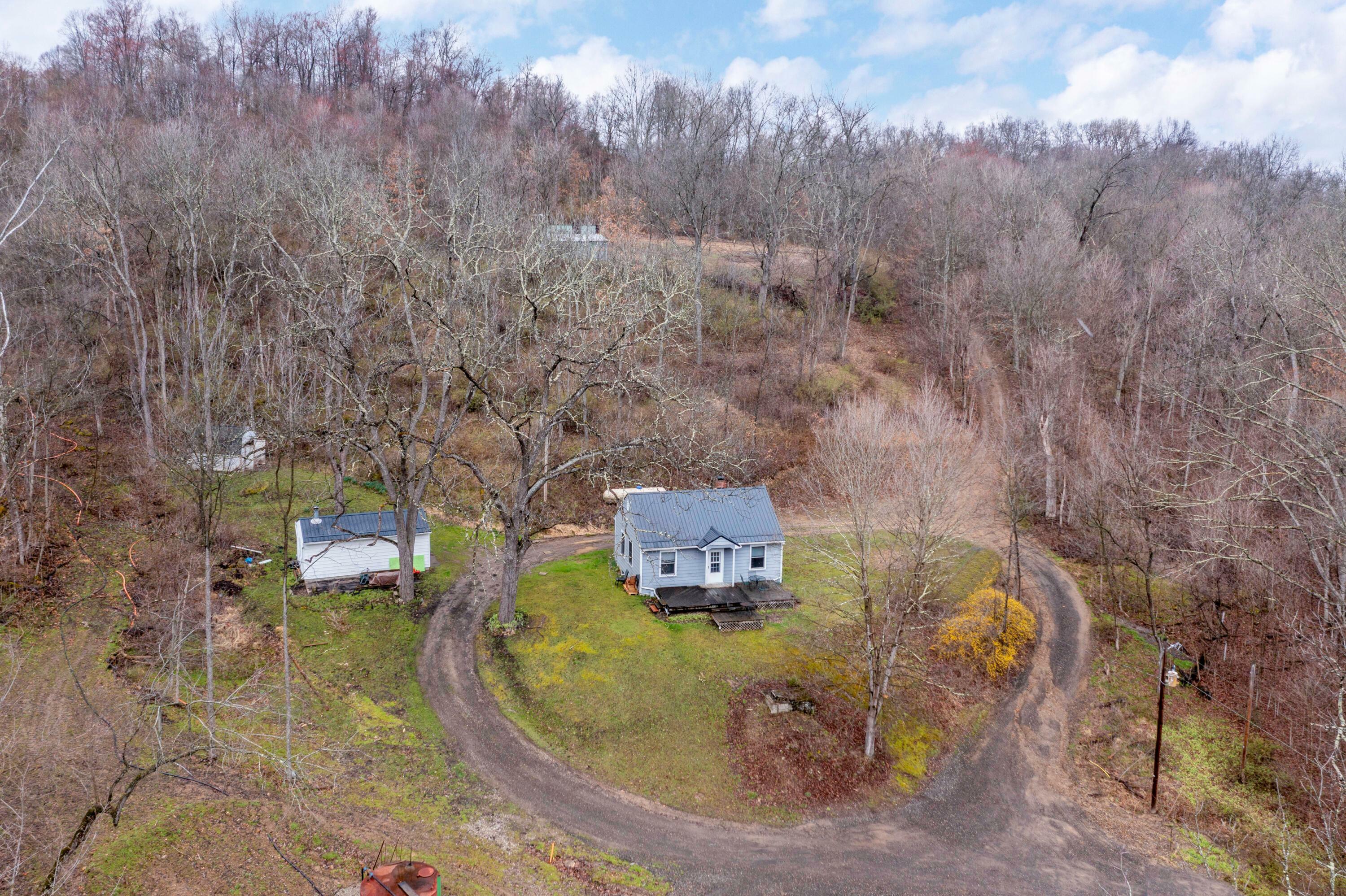 Property Photo: 7101 Fallsburg NE Road OH 43055