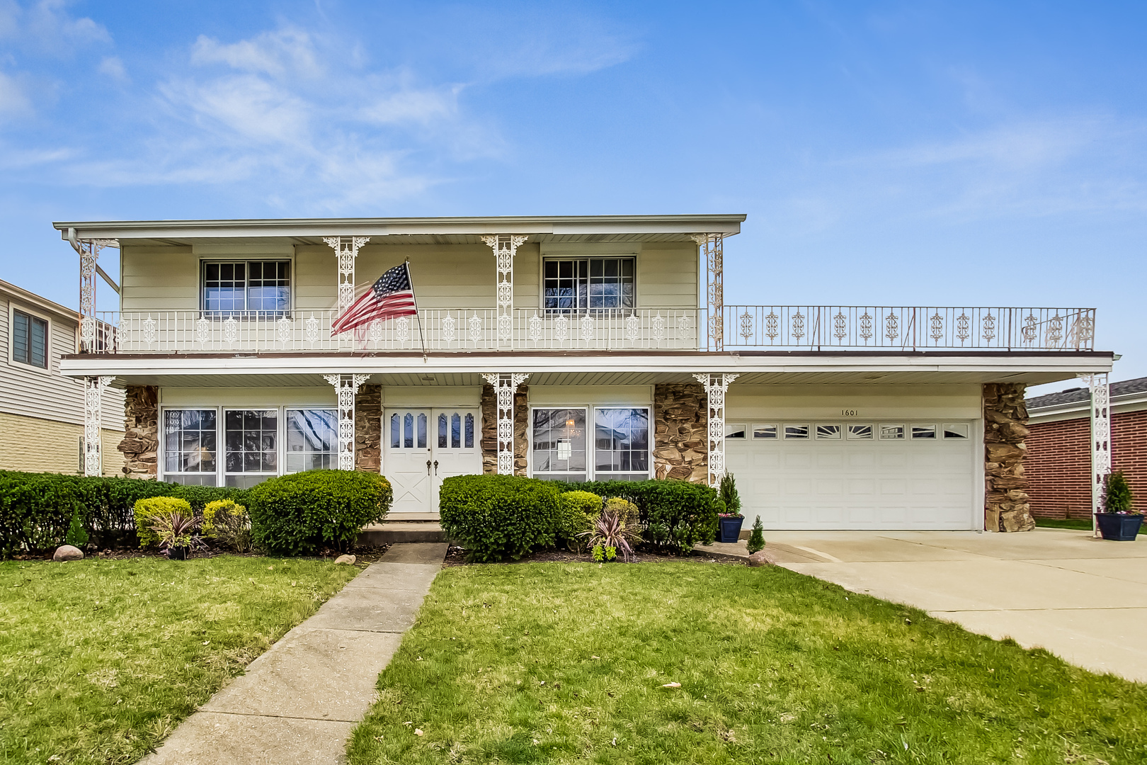 Property Photo: 1601 Birch Street IL 60068