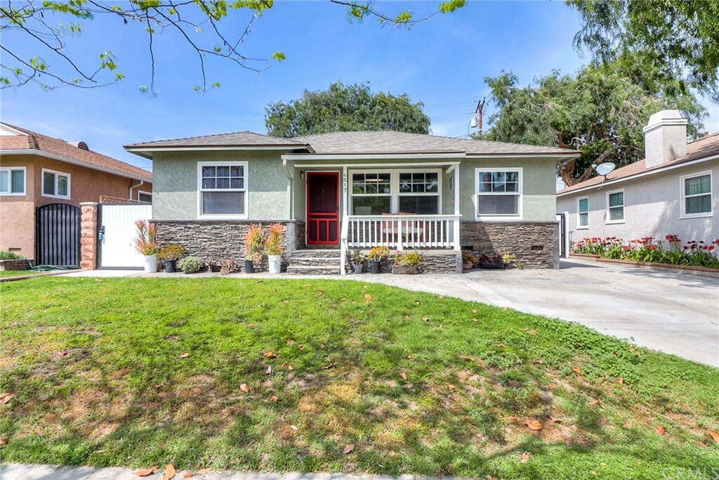 Property Photo:  4817 Albury Avenue  CA 90713 